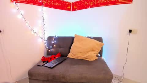 Snapshot of danny_and_lara chatting on December 4, 3:32 pm danny_and_lara online show from December 4, 3:32 pm