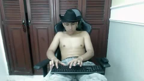 dannyt_hot online show from November 19, 1:00 pm
