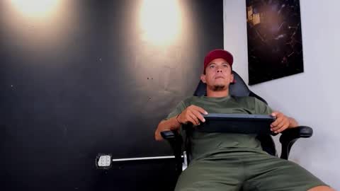 Snapshot of dante212_vibes chatting on March 19, 9:02 am dante212_vibes online show from March 19, 9:02 am