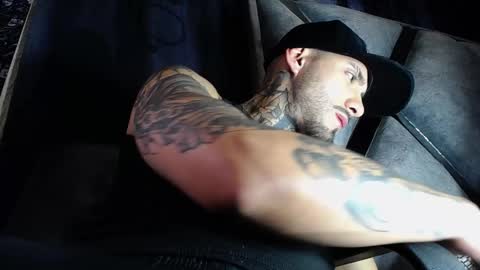 Snapshot of dante_d_angelo_ chatting on February 16, 10:28 pm dante_d_angelo_ online show from February 16, 10:28 pm