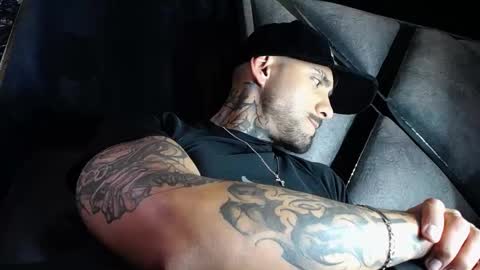 Snapshot of dante_d_angelo_ chatting on February 25, 6:45 am dante_d_angelo_ online show from February 25, 6:45 am