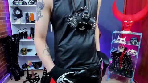 Snapshot of dante_infernos chatting on March 12, 6:47 pm Dante online show from March 12, 6:47 pm