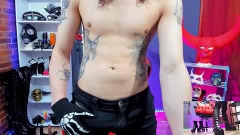 Snapshot of dante_infernos chatting on March 17, 4:10 pm Dante online show from March 17, 4:10 pm