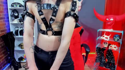 Snapshot of dante_infernos chatting on March 30, 3:24 pm Dante online show from March 30, 3:24 pm