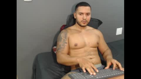 Snapshot of dantebrown1 chatting on June 23, 1:25 am dantebrown1 online show from June 23, 1:25 am