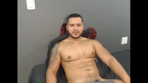 Snapshot of dantebrown1 chatting on June 25, 5:07 am dantebrown1 online show from June 25, 5:07 am