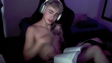 danteobscuro online show from November 21, 6:50 pm