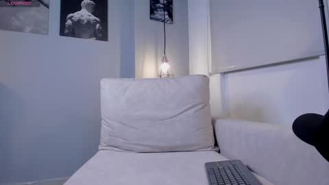 Snapshot of danteread chatting on February 19, 1:56 am danteread online show from February 19, 1:56 am