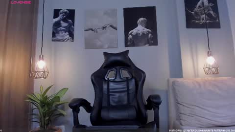 Snapshot of danteread chatting on June 18, 9:19 pm danteread online show from June 18, 9:19 pm