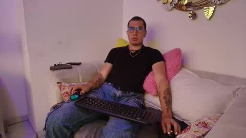 Snapshot of danterios_nom chatting on February 13, 2:02 pm Dante online show from February 13, 2:02 pm