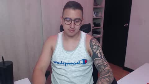 Snapshot of dantevesper chatting on March 15, 12:27 am dantevesper online show from March 15, 12:27 am