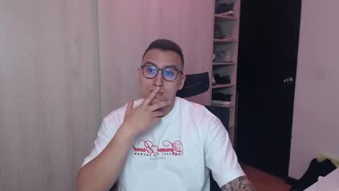 Snapshot of dantevesper chatting on March 25, 2:28 am dantevesper online show from March 25, 2:28 am