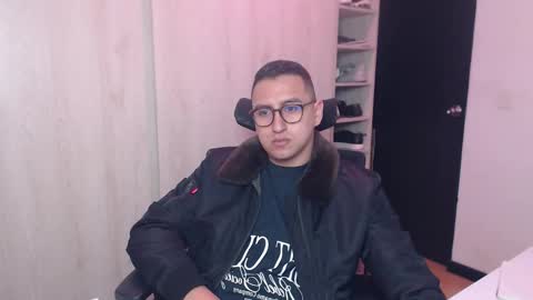 Snapshot of dantevesper chatting on March 28, 3:06 am dantevesper online show from March 28, 3:06 am