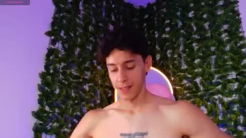 Snapshot of dantevoss_ chatting on June 16, 2:30 pm dantevoss_ online show from June 16, 2:30 pm