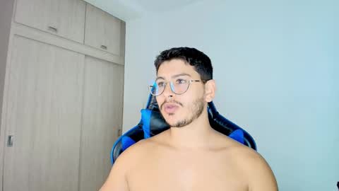 Snapshot of dantraxx chatting on December 18, 4:18 am Dantraxx online show from December 18, 4:18 am