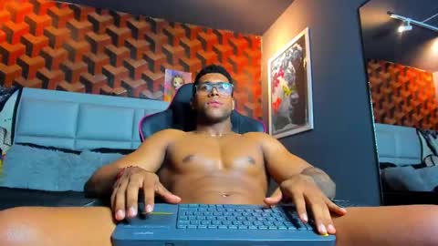 Snapshot of dany_dryy chatting on February 18, 12:48 am Dany online show from February 18, 12:48 am