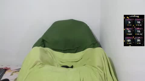 Snapshot of dany_milk chatting on October 18, 2:25 am dany_milk online show from October 18, 2:25 am