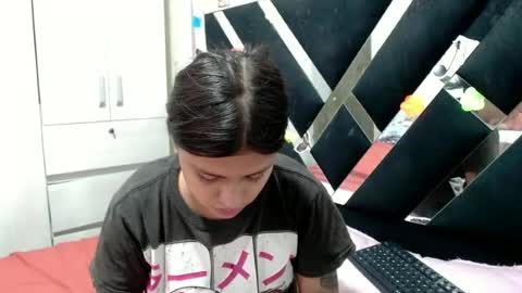 daphne877046 online show from June 18, 10:14 pm