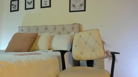 Antonella Mora online show from October 2, 12:23 pm