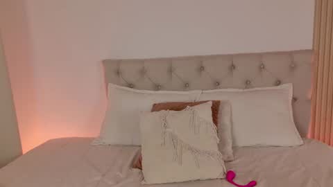 Snapshot of daphne_24 chatting on July 25, 4:15 pm Antonella Mora online show from July 25, 4:15 pm