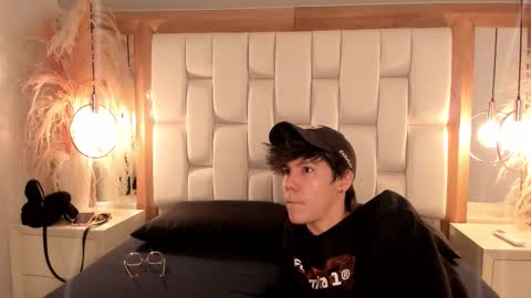 Snapshot of daphne_and_roger chatting on September 20, 11:33 am daphne_and_roger online show from September 20, 11:33 am