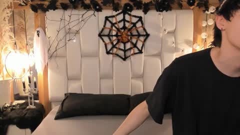 Snapshot of daphne_and_roger chatting on October 7, 11:29 am daphne_and_roger online show from October 7, 11:29 am