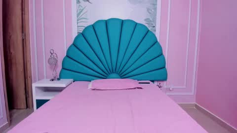 Snapshot of daphne_fox_ chatting on January 12, 11:28 am Daphne  online show from January 12, 11:28 am