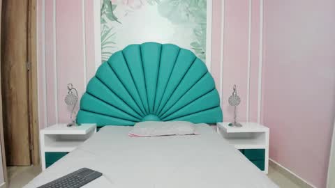 Snapshot of daphne_fox_ chatting on January 21, 2:11 am Daphne  online show from January 21, 2:11 am