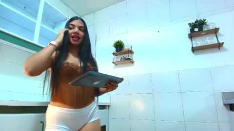 Snapshot of daphne_gloww chatting on June 12, 2:05 pm daphne_gloww online show from June 12, 2:05 pm