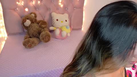 Snapshot of daphne_little chatting on October 19, 12:33 am daphne_little online show from October 19, 12:33 am