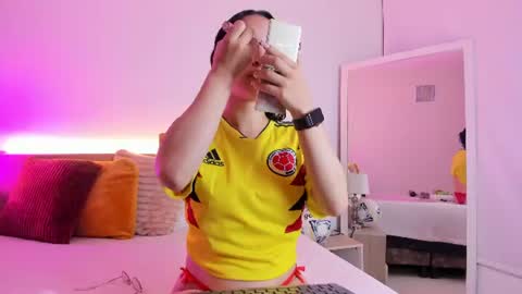 daphnevalucci online show from June 14, 3:52 am