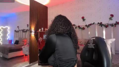 Snapshot of daphnne_tay chatting on February 23, 3:37 am dhapnne online show from February 23, 3:37 am