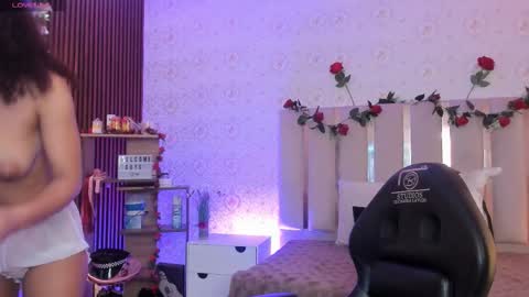 Snapshot of daphnne_tay chatting on March 8, 3:54 am dhapnne online show from March 8, 3:54 am