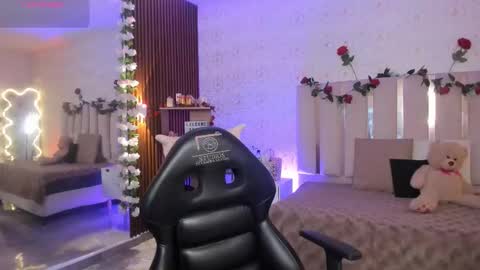 Snapshot of daphnne_tay chatting on March 9, 3:43 am dhapnne online show from March 9, 3:43 am