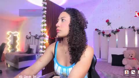 Snapshot of daphnne_tay chatting on March 18, 3:53 am dhapnne online show from March 18, 3:53 am