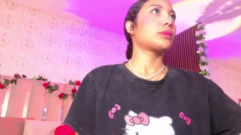 Snapshot of daphnne_tay chatting on March 29, 3:17 am dhapnne online show from March 29, 3:17 am