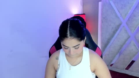 Snapshot of dara_fox7 chatting on March 10, 12:43 pm dara_fox7 online show from March 10, 12:43 pm