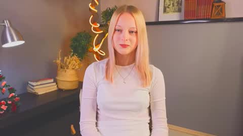 Kami online show from November 12, 3:29 am