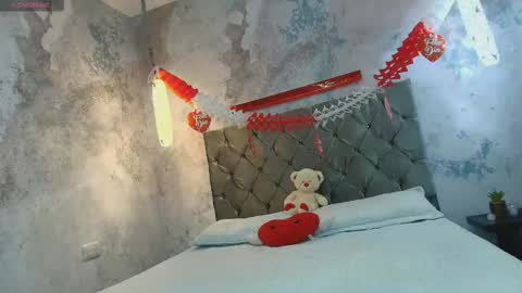 darcymoore_ online show from September 19, 12:39 pm
