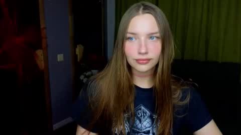 Snapshot of dariaangels chatting on March 20, 6:46 pm dariaangels online show from March 20, 6:46 pm