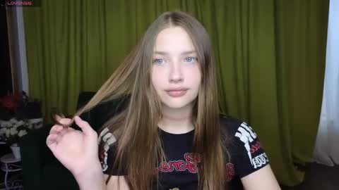 Snapshot of dariaangels chatting on March 24, 12:43 pm dariaangels online show from March 24, 12:43 pm