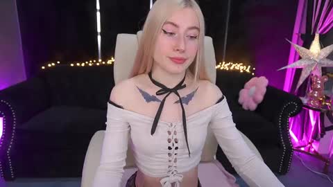 dariadelly online show from May 24, 2:00 pm