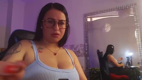 Snapshot of darian_boobs chatting on October 23, 2:38 pm Darian online show from October 23, 2:38 pm