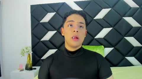 Darian  online show from June 24, 6:40 pm