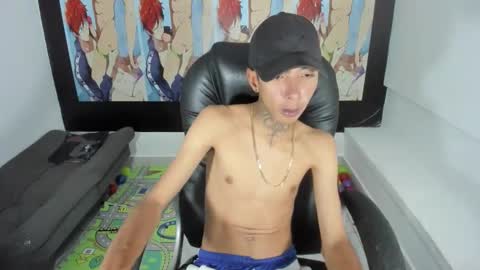 Snapshot of darikson_boy_ chatting on November 22, 7:24 pm Darikson online show from November 22, 7:24 pm