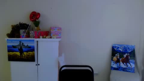Snapshot of darina_m_ chatting on February 19, 7:04 am Darina online show from February 19, 7:04 am