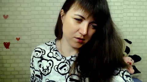 Snapshot of darina_m_ chatting on May 7, 4:40 am Darina online show from May 7, 4:40 am