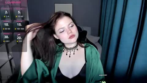 Snapshot of darina_wilson chatting on January 6, 12:05 am Dari the it woman online show from January 6, 12:05 am