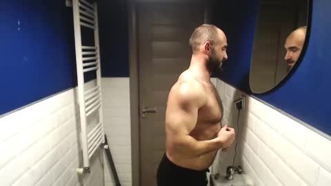 Snapshot of dariomuscle1993 chatting on December 5, 9:00 pm Dario Muscel King online show from December 5, 9:00 pm