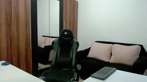 Snapshot of darius_94 chatting on October 2, 4:41 am darius_94 online show from October 2, 4:41 am